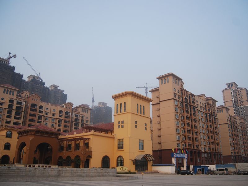 華強(qiáng)城一期二標(biāo)段工程（2010年省文明工地、省“結(jié)構(gòu)中州杯”工程）